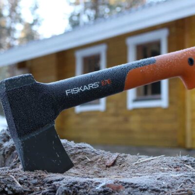 13 Best Bushcraft Axes and Hatchets + Buying Guide