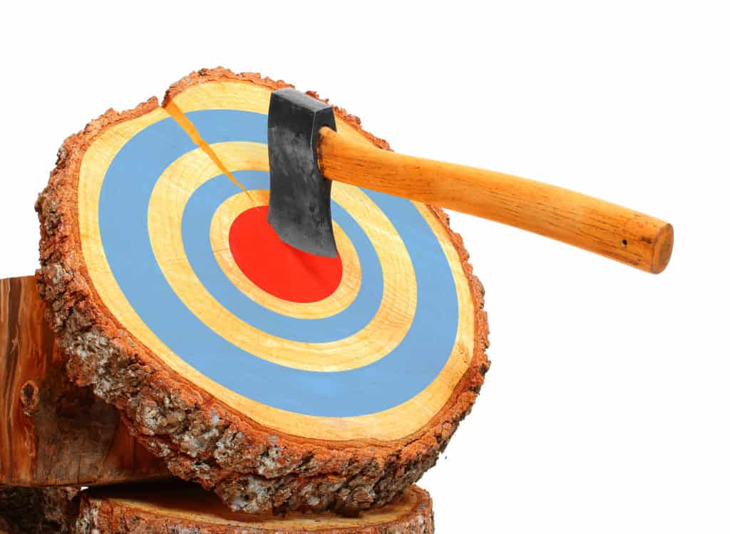 3 Techniques to Throw an Axe Like a Pro 1 How to throw an axe