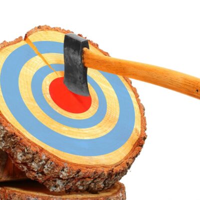 3 Techniques to Throw an Axe Like a Pro 1 How to throw an axe