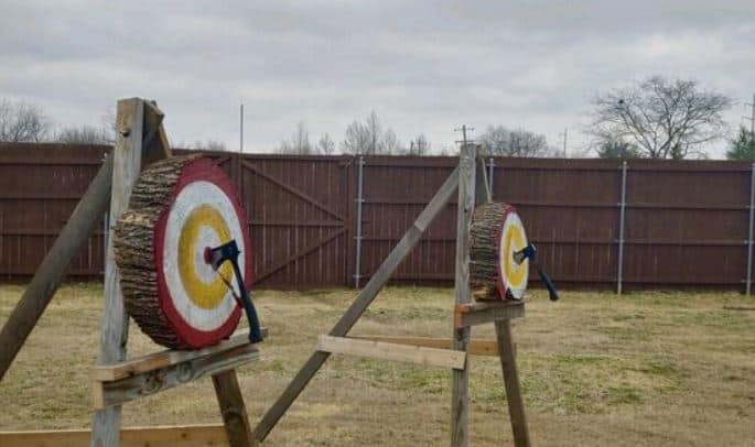 Replaceable axe throwing target