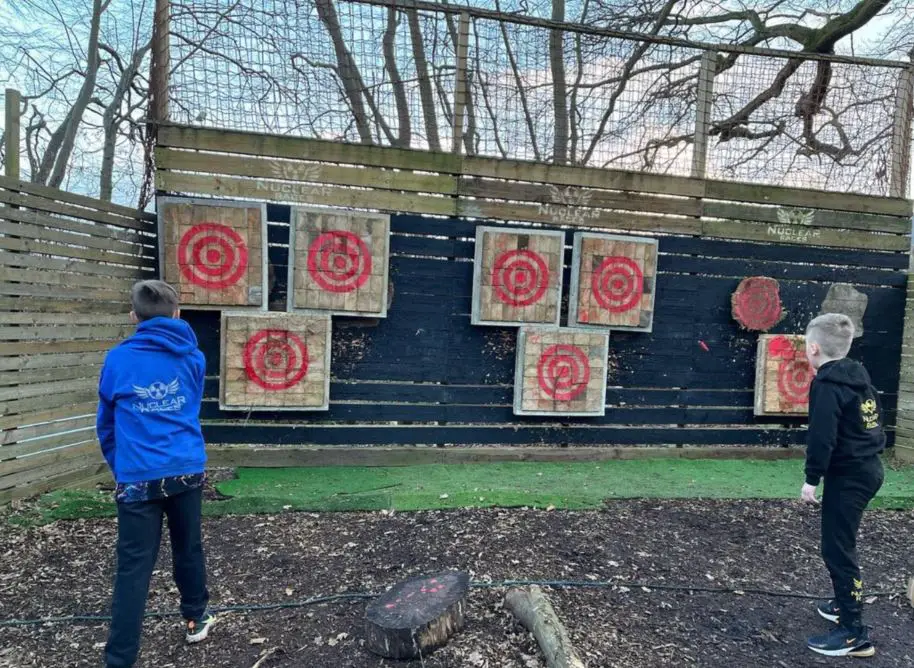 10 DIY Knife Throwing Targets + Plan Dimensions