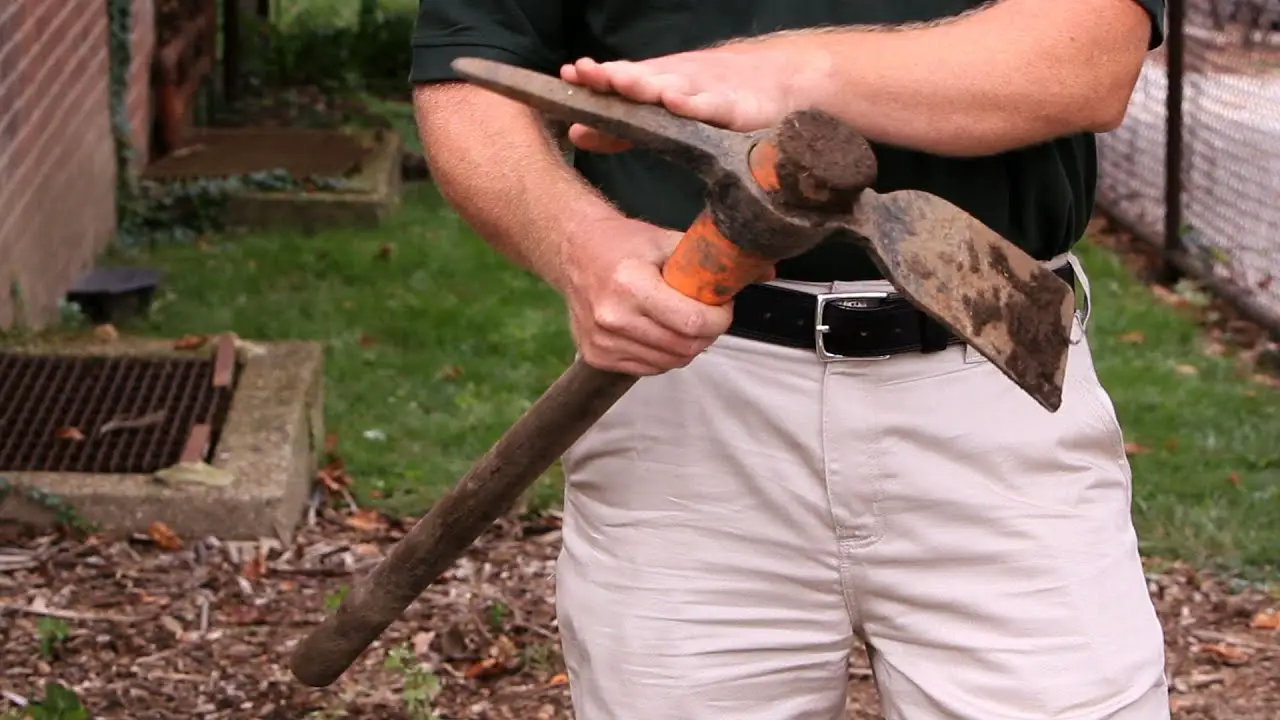 What is the Difference Between a Mattock & a Pick Axe? –