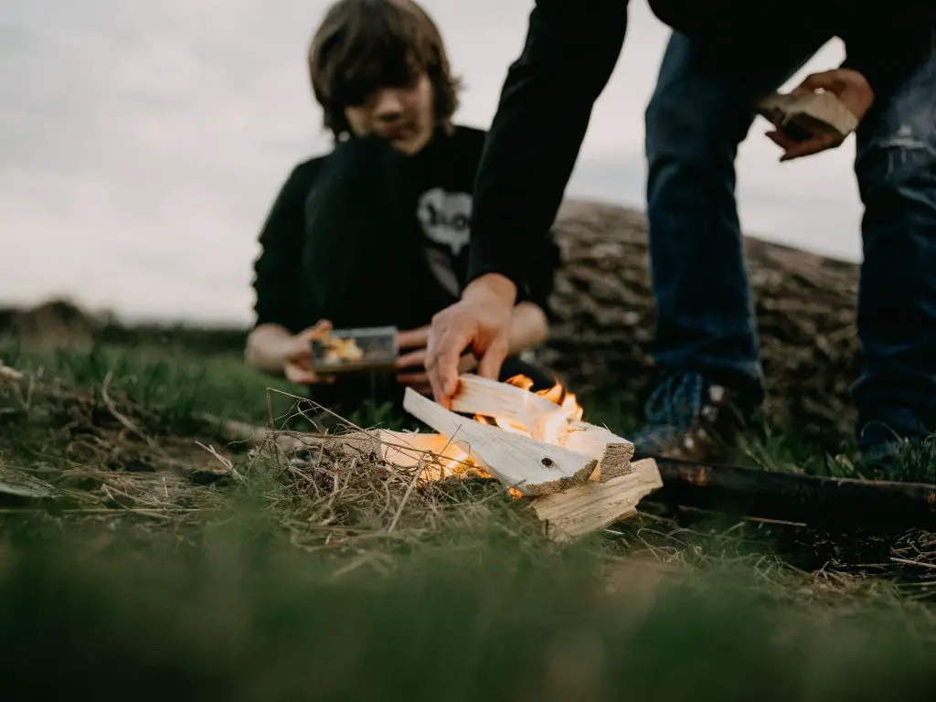 starting a fire in bushcraft