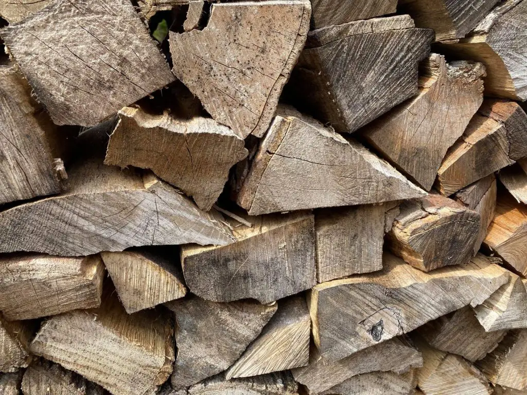 Is Ash Firewood Any Good for Burning? 1 Seasoned ash firewood