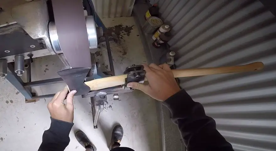 How to sharpen an axe with a belt sander