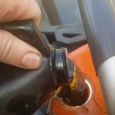 replacing a chainsaws bar oil