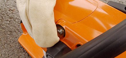 How to Start a Stihl Chainsaw in 13 Easy Steps 5 stihl chainsaw primer bulb