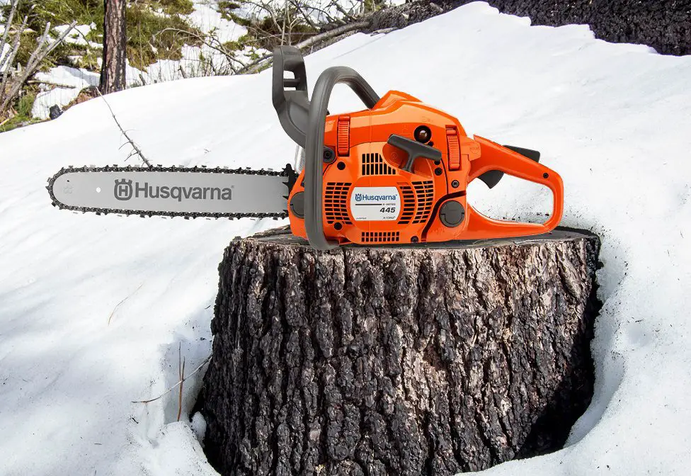 how to store a chainsaw for winter