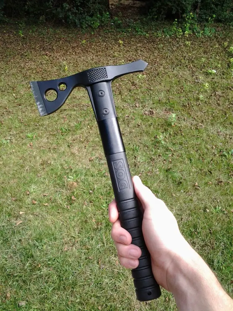 Survive and Thrive: Best Tactical Tomahawks for Any Situation 5 back-side-of-sog-fasthawk-tactical-tomahawk