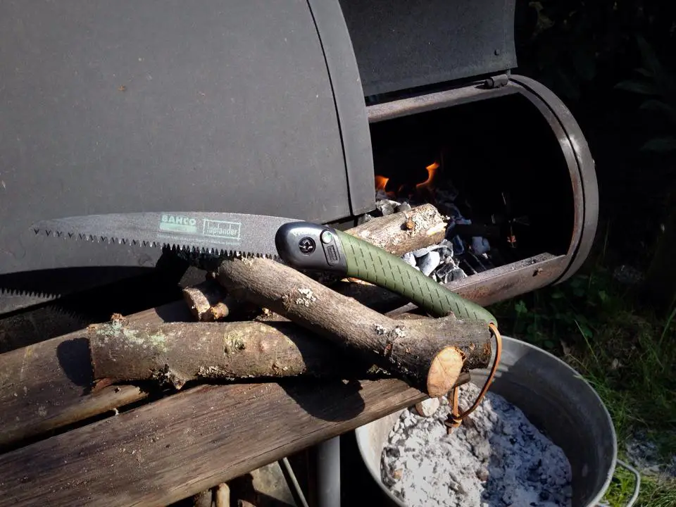 baho laplander folding saw being tested cutting branches