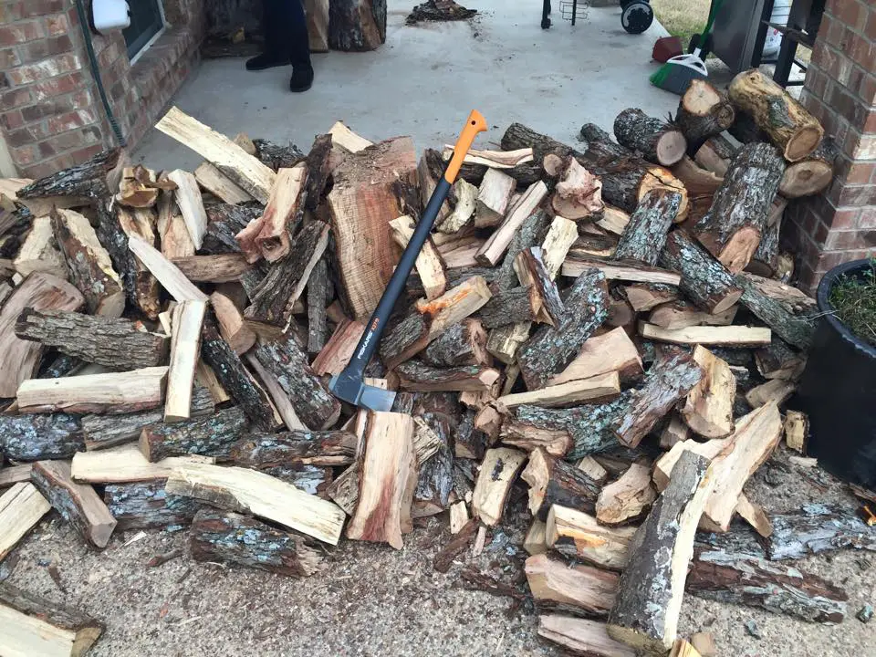 Testing the Fiskars X27 by splitting a lot of firewood