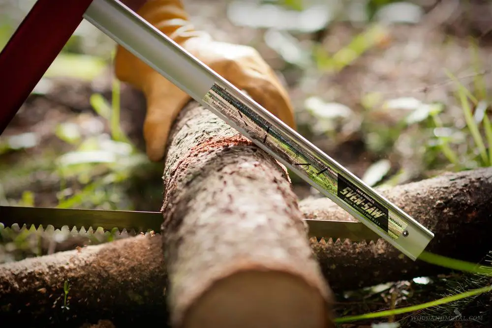 Testing the Sven folding saw cutting through a thin log