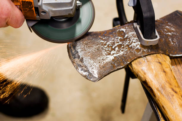 Sharpen an axe with an angle grinder