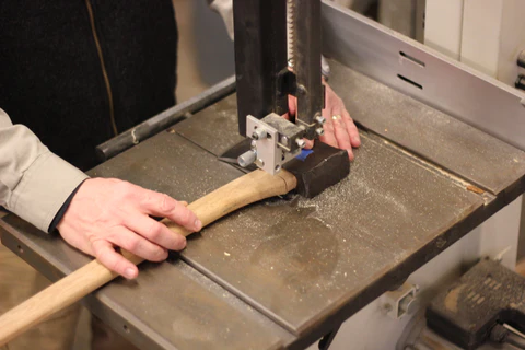 How to Remove an Axe Head: 2 Easy Methods 2 remove axehead with a saw